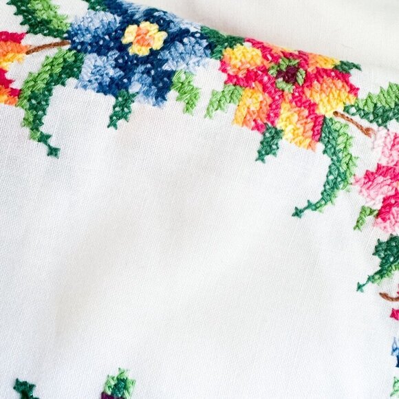 Vintage Antique Cross Stich Embroidered Crochet Large Tablecloth - Picture 10 of 11